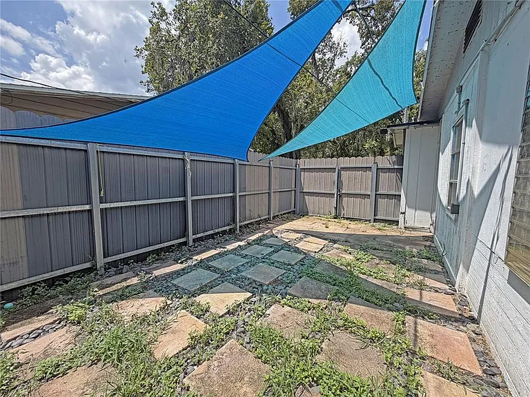 126 Palm Dr — Photo 32