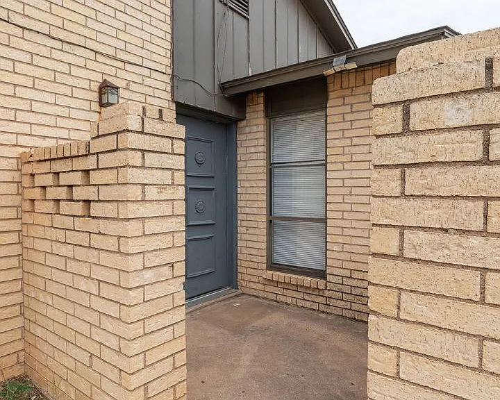 4925 Greenslope Dr — Photo 3