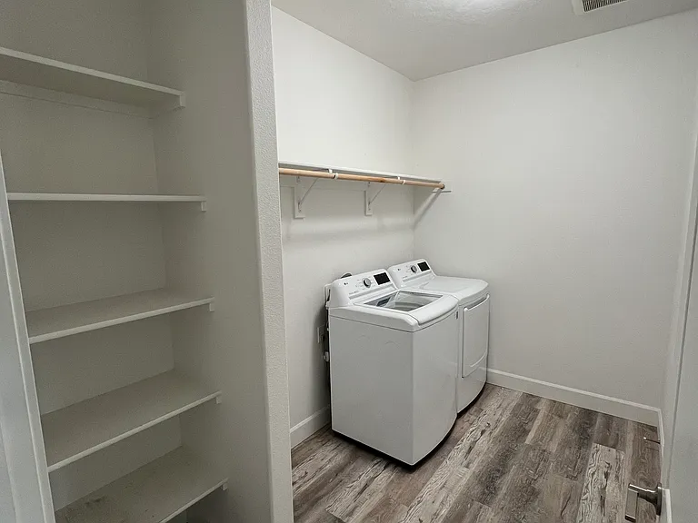 7813 Coldwater Dr — Photo 10