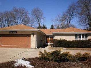 920 Burton Ter, Glenview, IL 60025