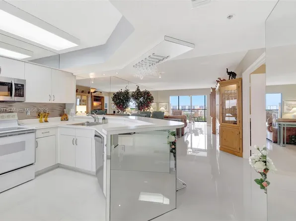 2334 S Cypress Bend Dr APT 908, Pompano Beach, FL 33069