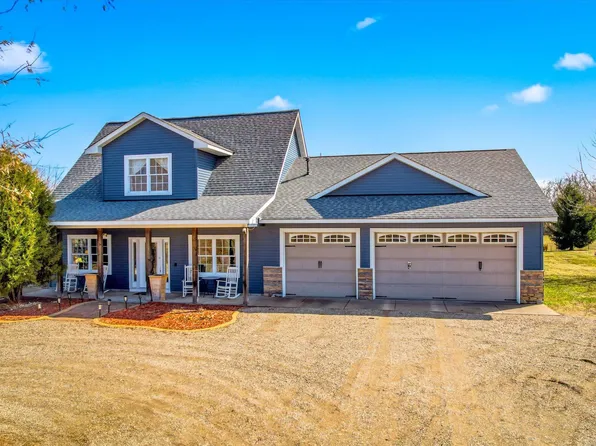 46461 Tucker St NE, Cambridge, MN 55008