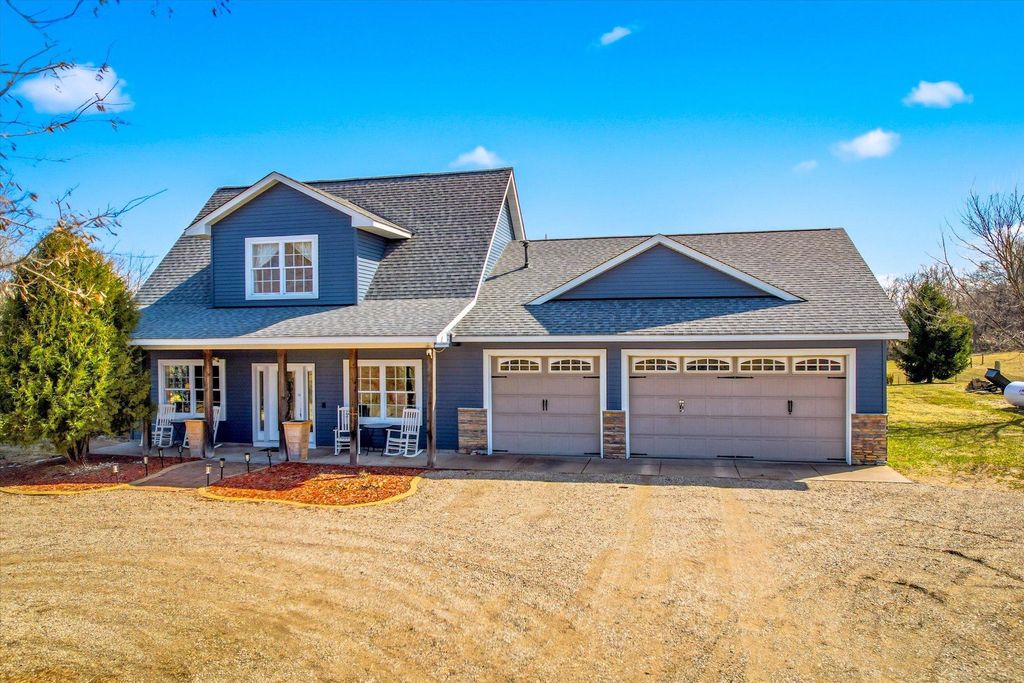 46461 Tucker St NE, Cambridge, MN, Cambridge