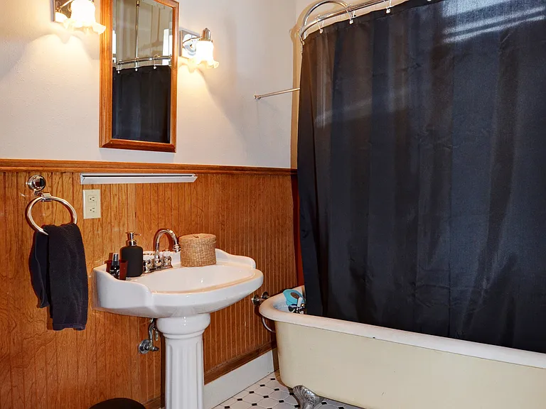 2nd Bathroom