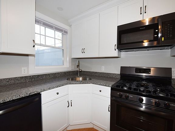 3rd image of 99 Island St