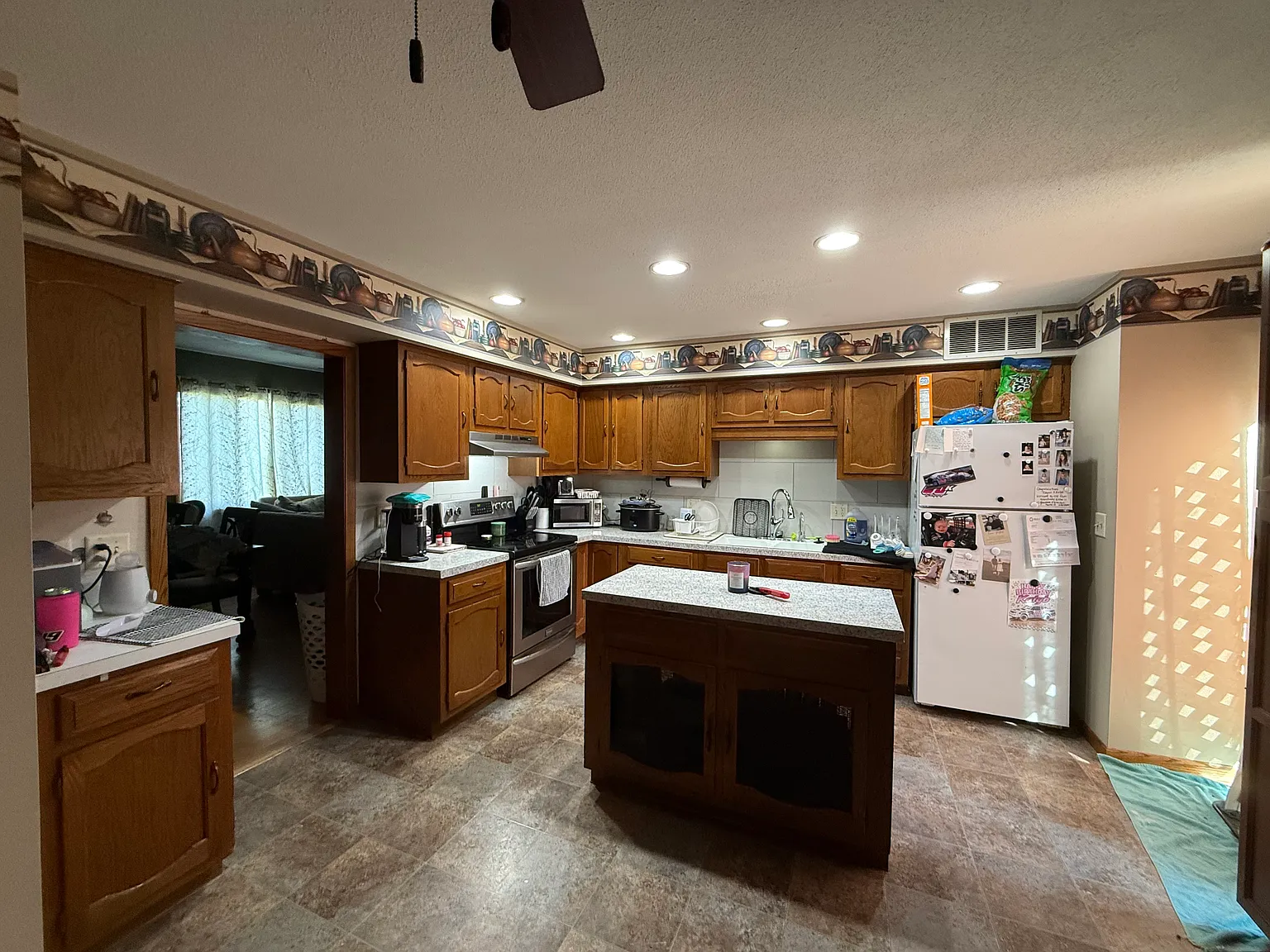 3 bed, 1288 sqft, $1,250 — Photo 1