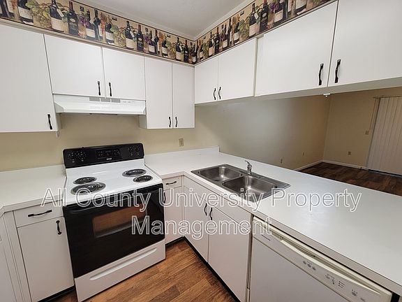 5th image of 2735 SW 35th Pl APT 1603