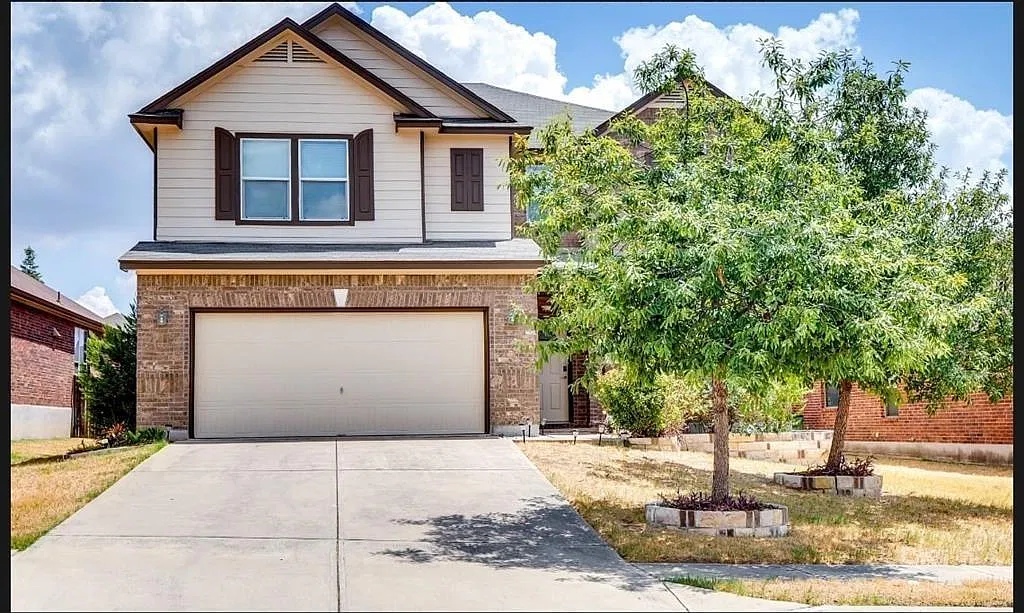 4 bed, 3.5 bath, 3698 sqft, $2,550 — Photo 1