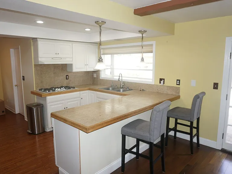 1047 E Tularosa Ave — Photo 6