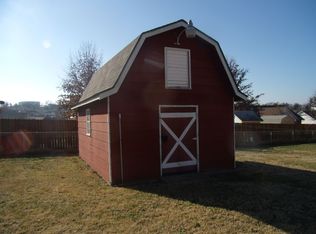 1215 Spruce Ave, Berryville, AR 72616