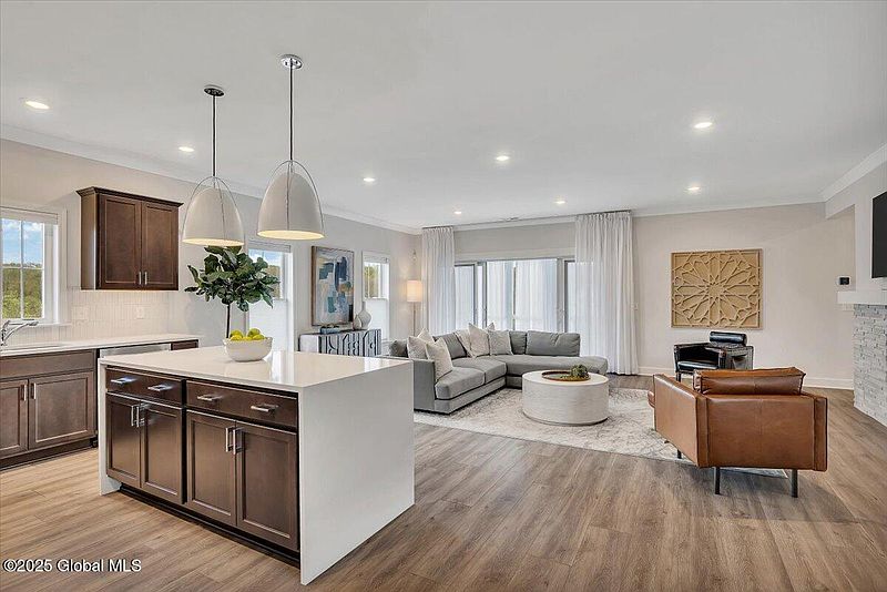 4th image of 55 Wardley Circle