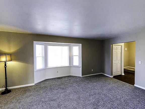 5th image of 3604 W Arbutus Dr