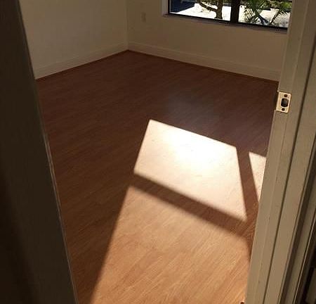 3rd image of 1522 Lake Crystal Dr APT E
