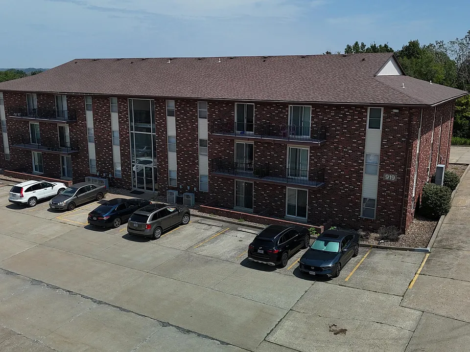 919 Southwest Blvd #M