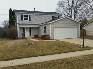 318 Wellington Dr, Streamwood, IL 60107