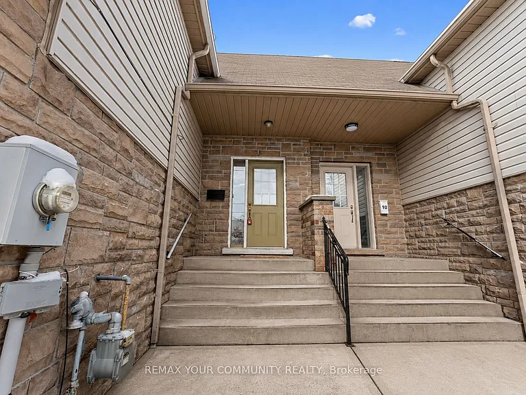 90 Munroe St — Photo 2
