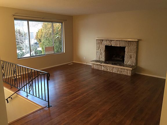 4th image of 2010 Highland View Cir