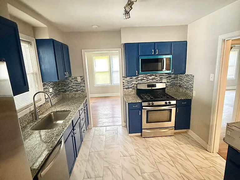 3589 Kenwood Ave — Photo 11