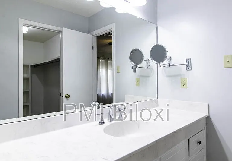 776 Whitney Dr — Photo 16