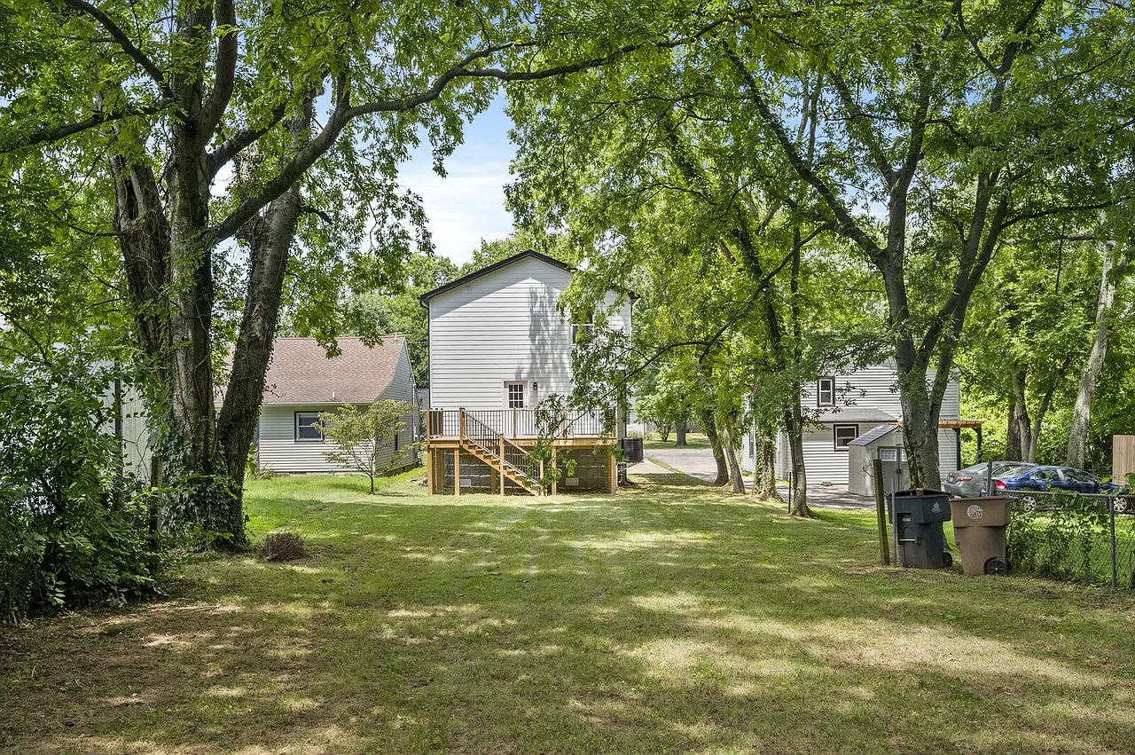 4 bed, 2200 sqft, $3,400 — Photo 3