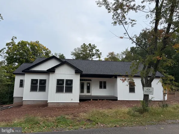 259 Grove Heights Rd, Berkeley Springs, WV 25411