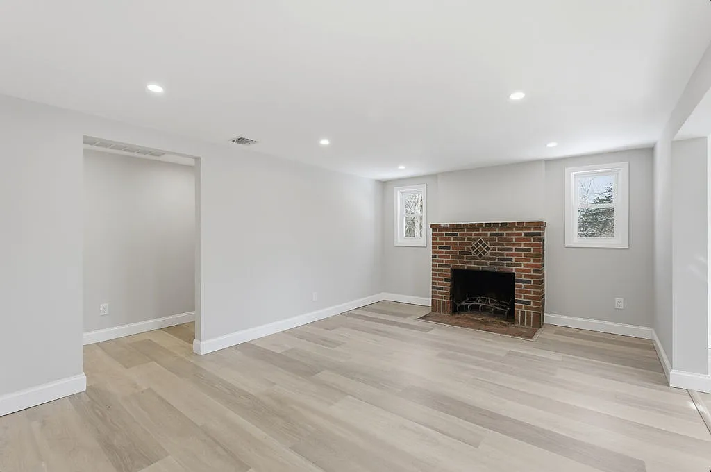 East Quogue — Photo 3