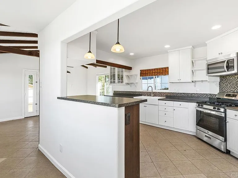 835 Barsby St #MAIN HOUSE — Photo 3
