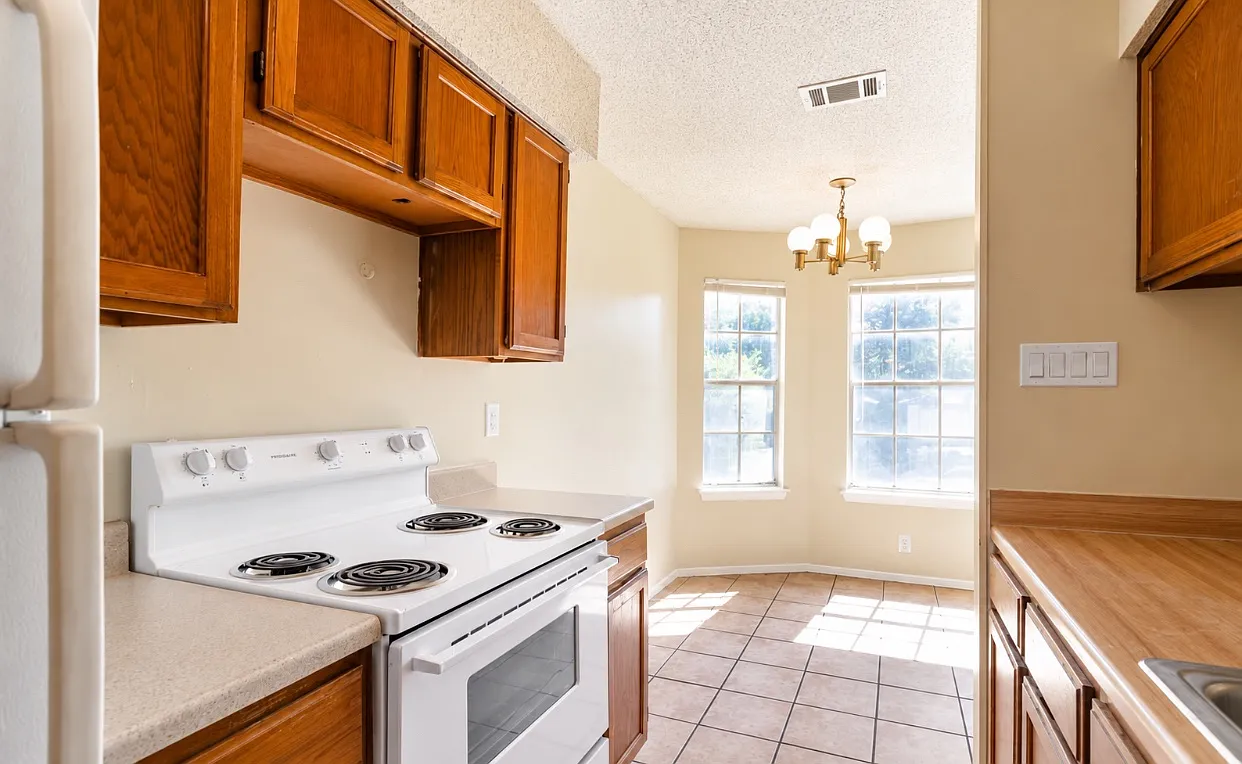 2 bed, 2.5 bath, 1023 sqft, $1,295 — Photo 3