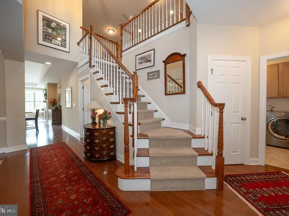 30 Meadow View Ln, Malvern, PA 19355