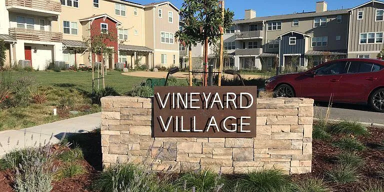 2 bed, 2.5 bath, 1347 sqft, $3,300 — Photo 2