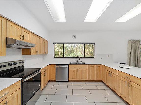 5th image of 6407 NW 132nd St
