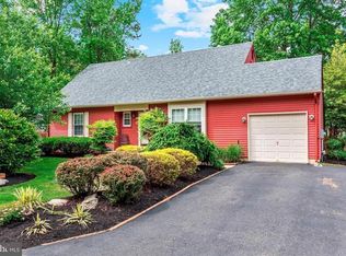 2 Prince Charles Ct, Marlton, NJ 08053