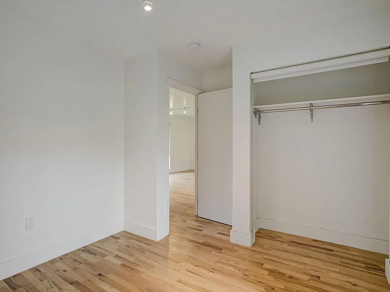 5525 Media Dr #6 — Photo 16