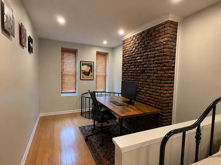 725 Washington St #2 — Photo 2