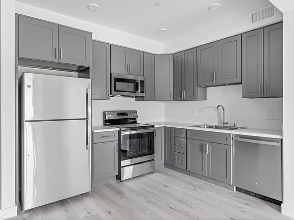 5th image of 6904 Eton Ave #201