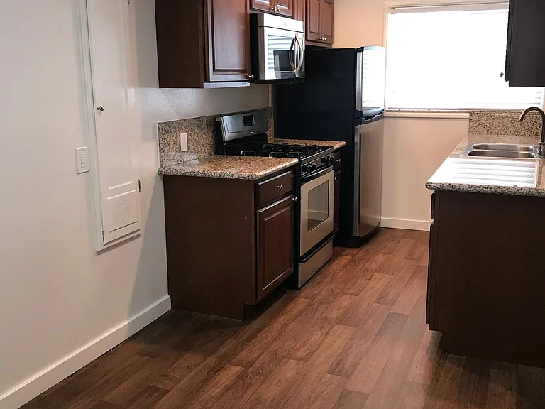 1550 Woodruff Ave #4 — Photo 7