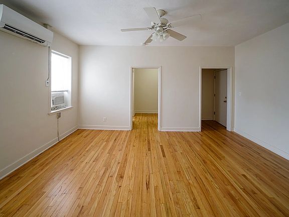 4th image of 118 S Dubuque St #11