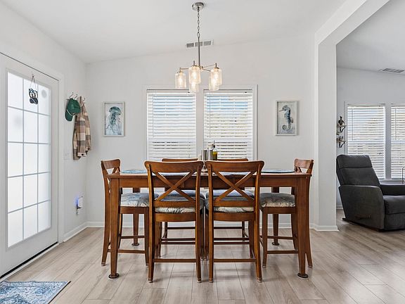 5th image of 437 Bay Dr.