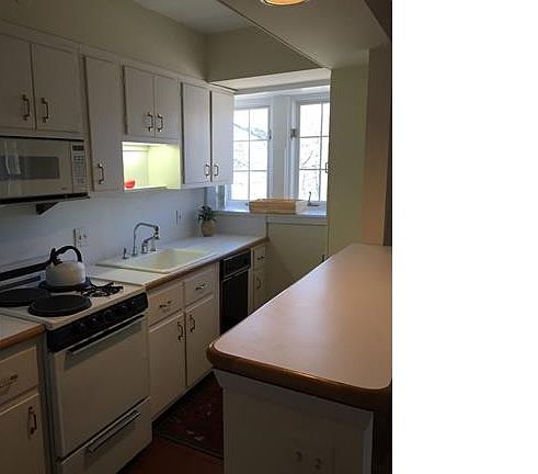 4th image of 11 Beechtree Ln APT 1A