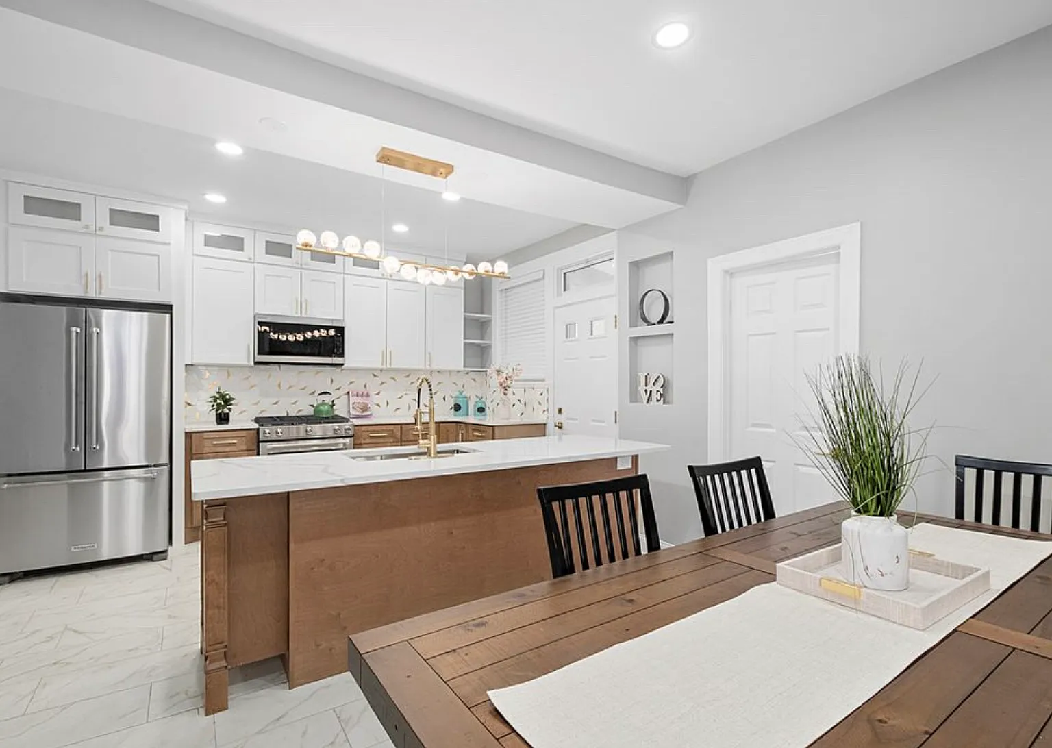 2 bed, 1335 sqft, $3,295 — Photo 3