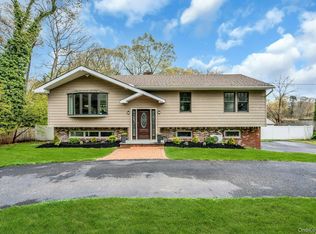 451 Gibbs Pond Rd, Nesconset, NY 11767