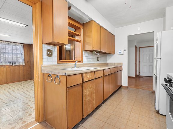 4th image of 3239 Dartmouth Dr