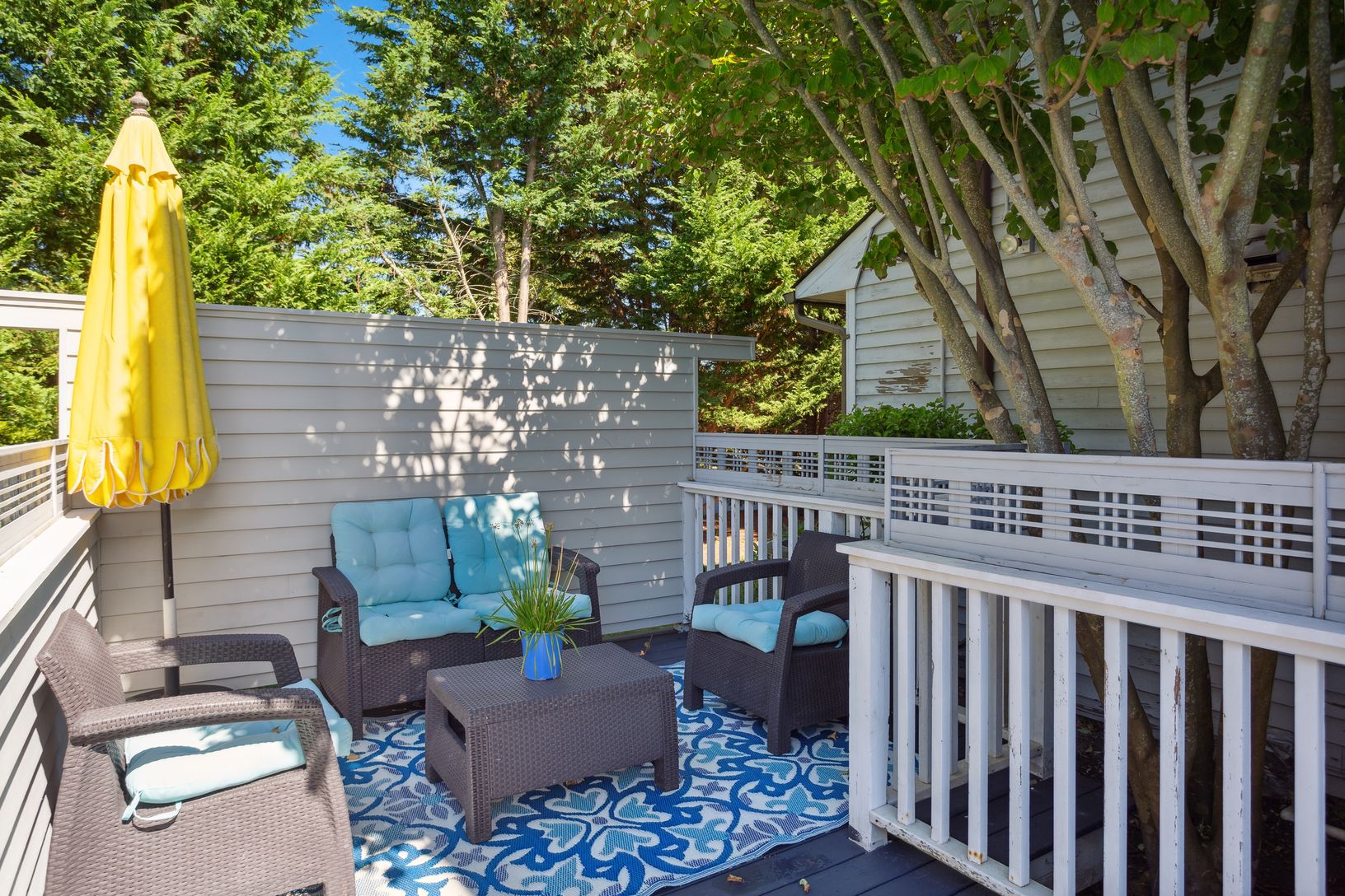 Sweet seating area near outdoor shower