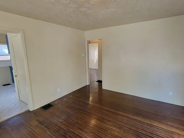 1702 Winfield Ave — Photo 1