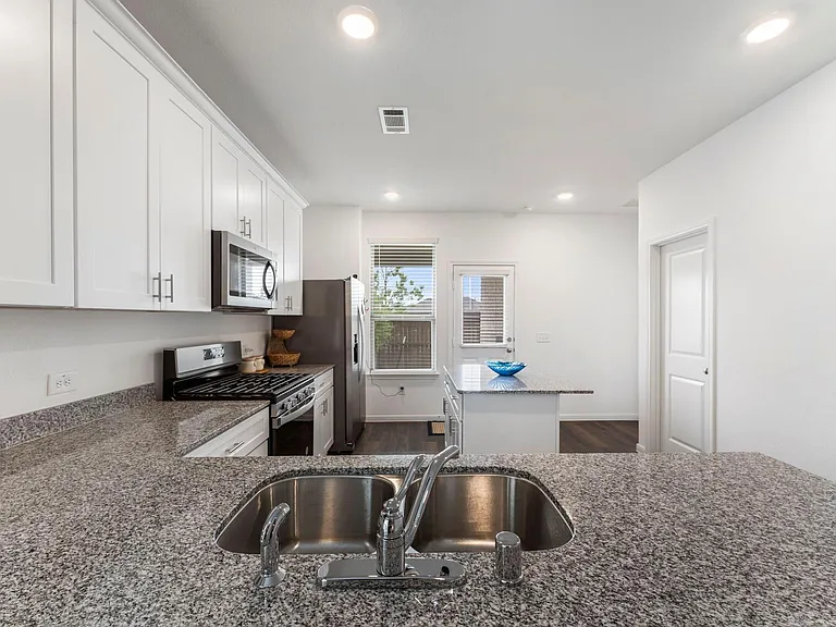 14483 Cedar Ledge Ln — Photo 6