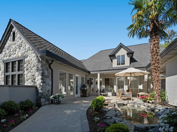 833 164a St, Surrey, BC V4A 9C1