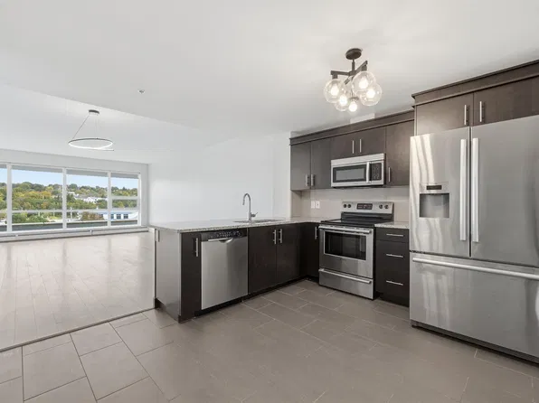 15 Kings Wharf Pl #401, Halifax, NS B2Y 0C2