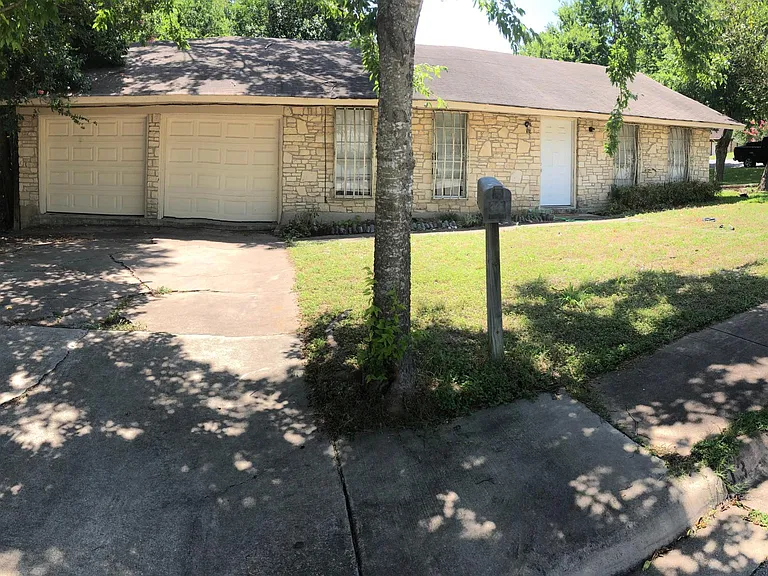 3103 Catalina Dr — Photo 1