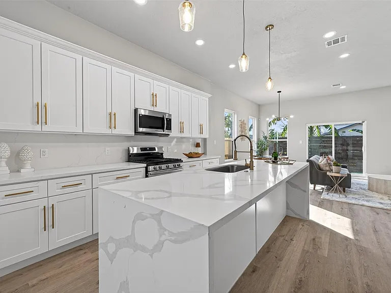 4115 Yale St — Photo 16