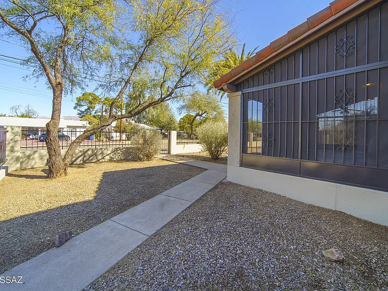 3438 E Lee St — Photo 4